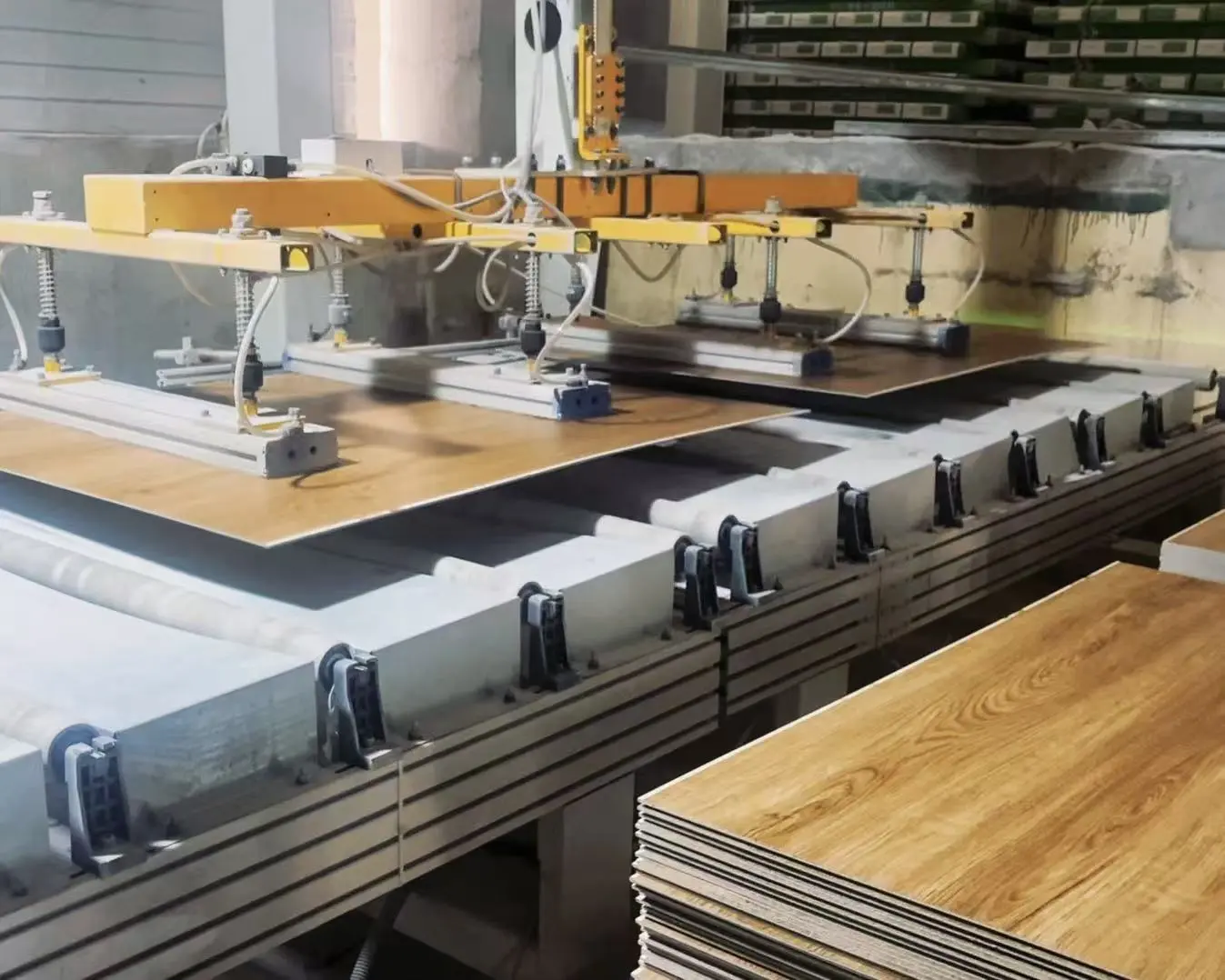 探索綠色製造！多家媒體及客戶代表參觀浩發國際貿易公司碳晶板生產工廠